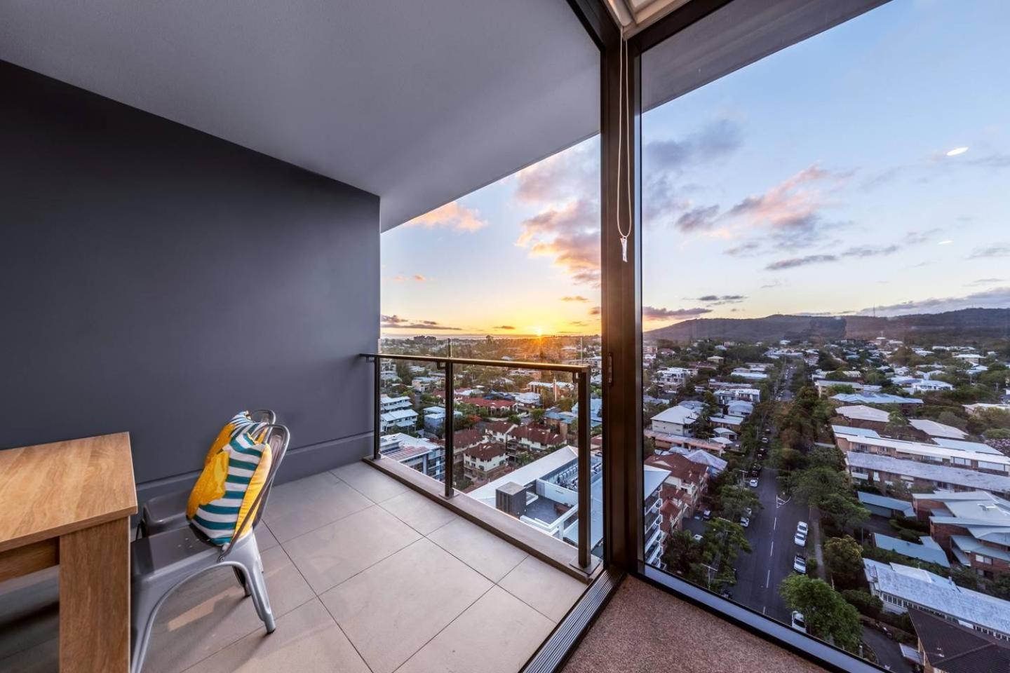 Brisbane Vacations - Modern APT in Toowong with Mountain View - Property Image 5
