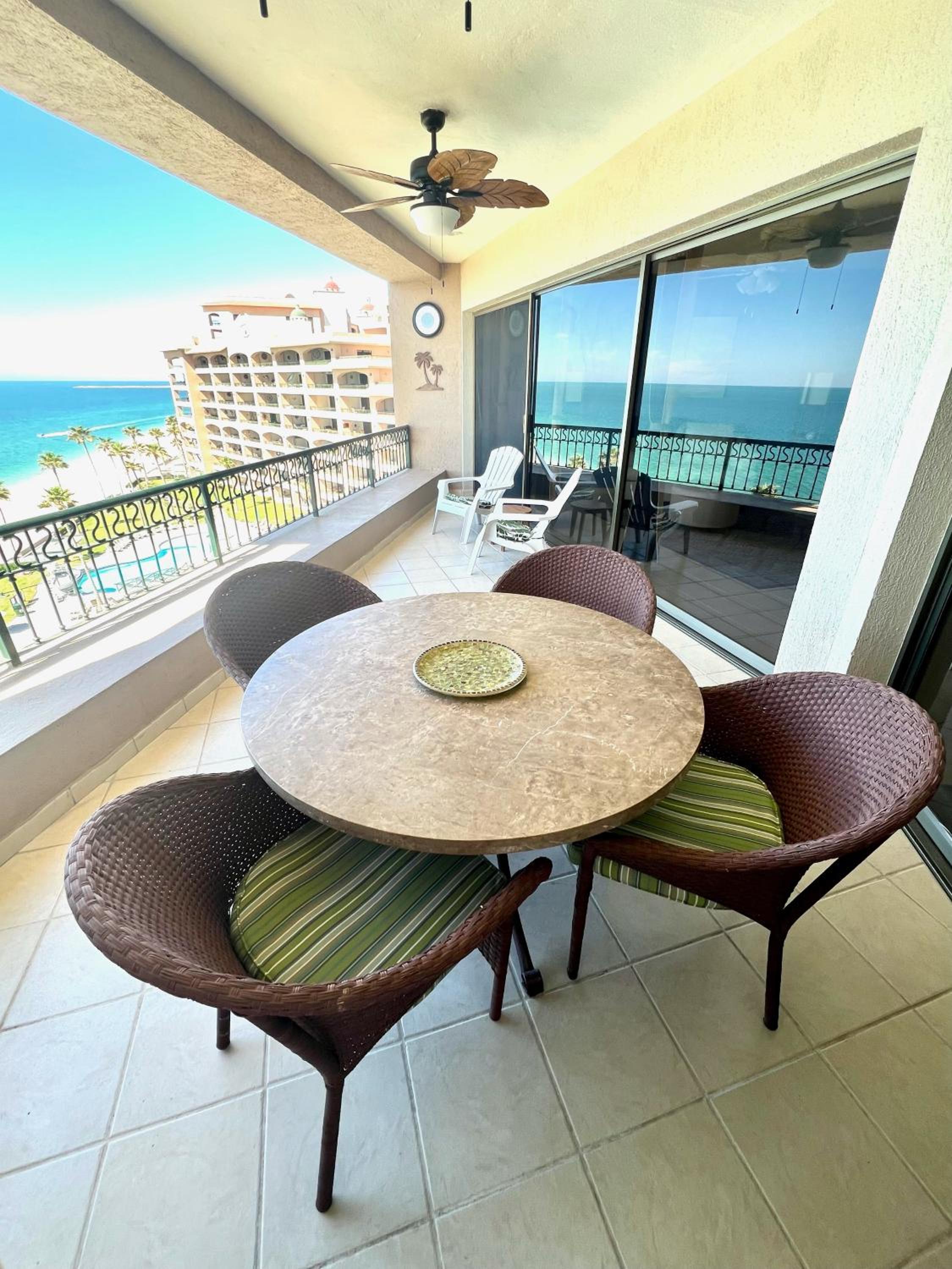 Pelican's Cove Beach Front Condo - Puerto Penacso view 4