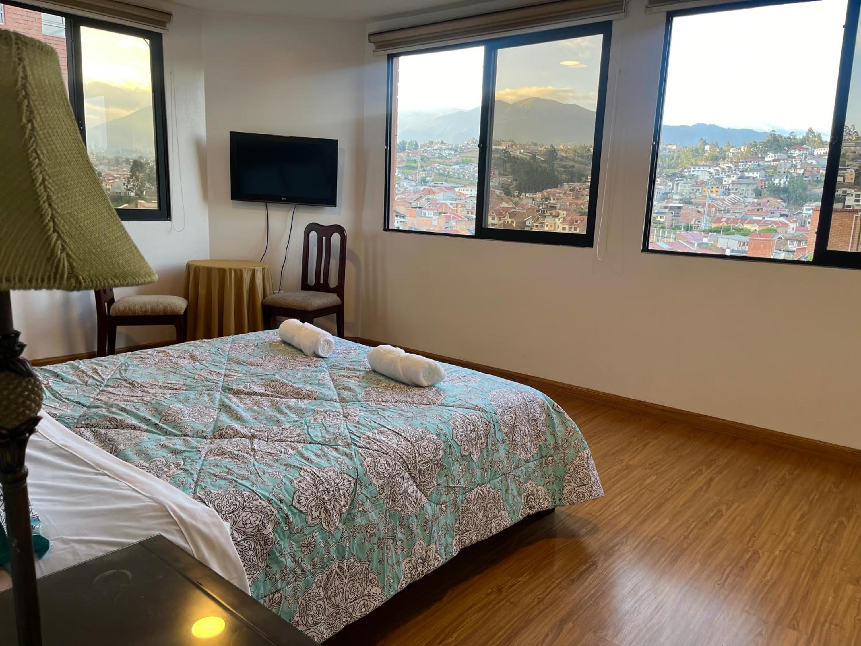 Enorme, 3 habitaciones, vista a toda la ciudad, zona exclusiva, Jacuzzi view 2