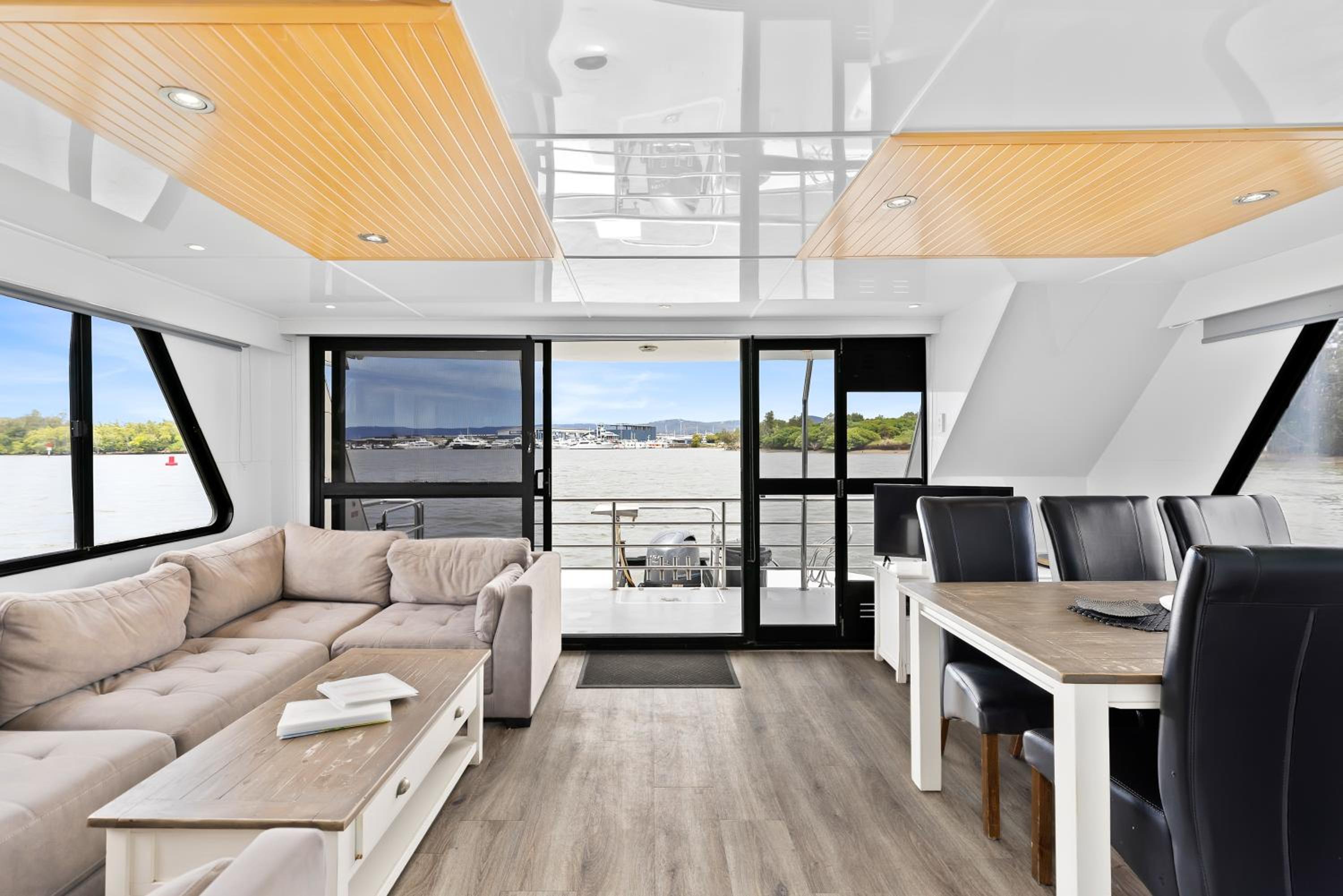 Coomera Houseboats