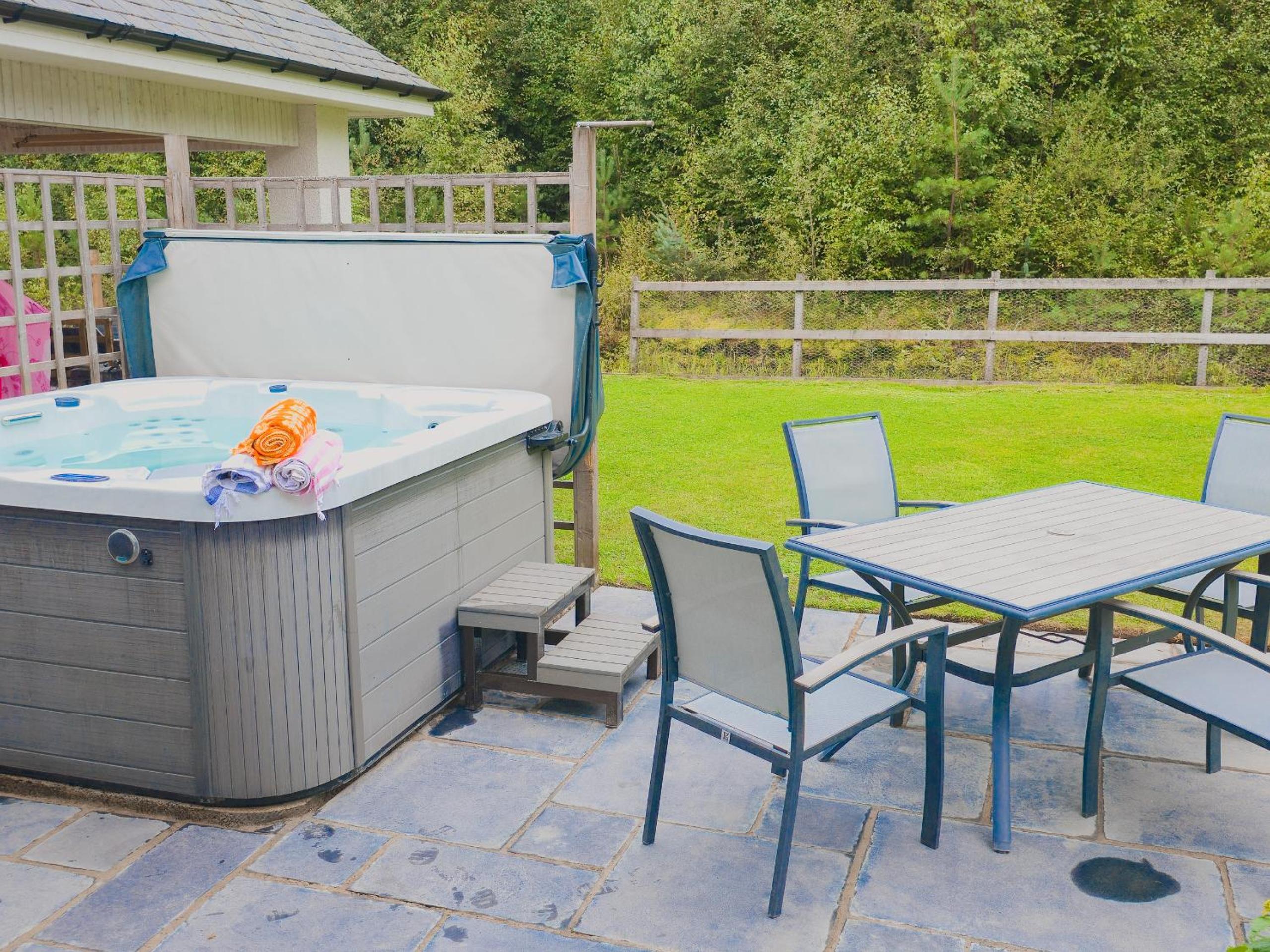 The Bellhouse - hot tub lodge in Tomatin view 3