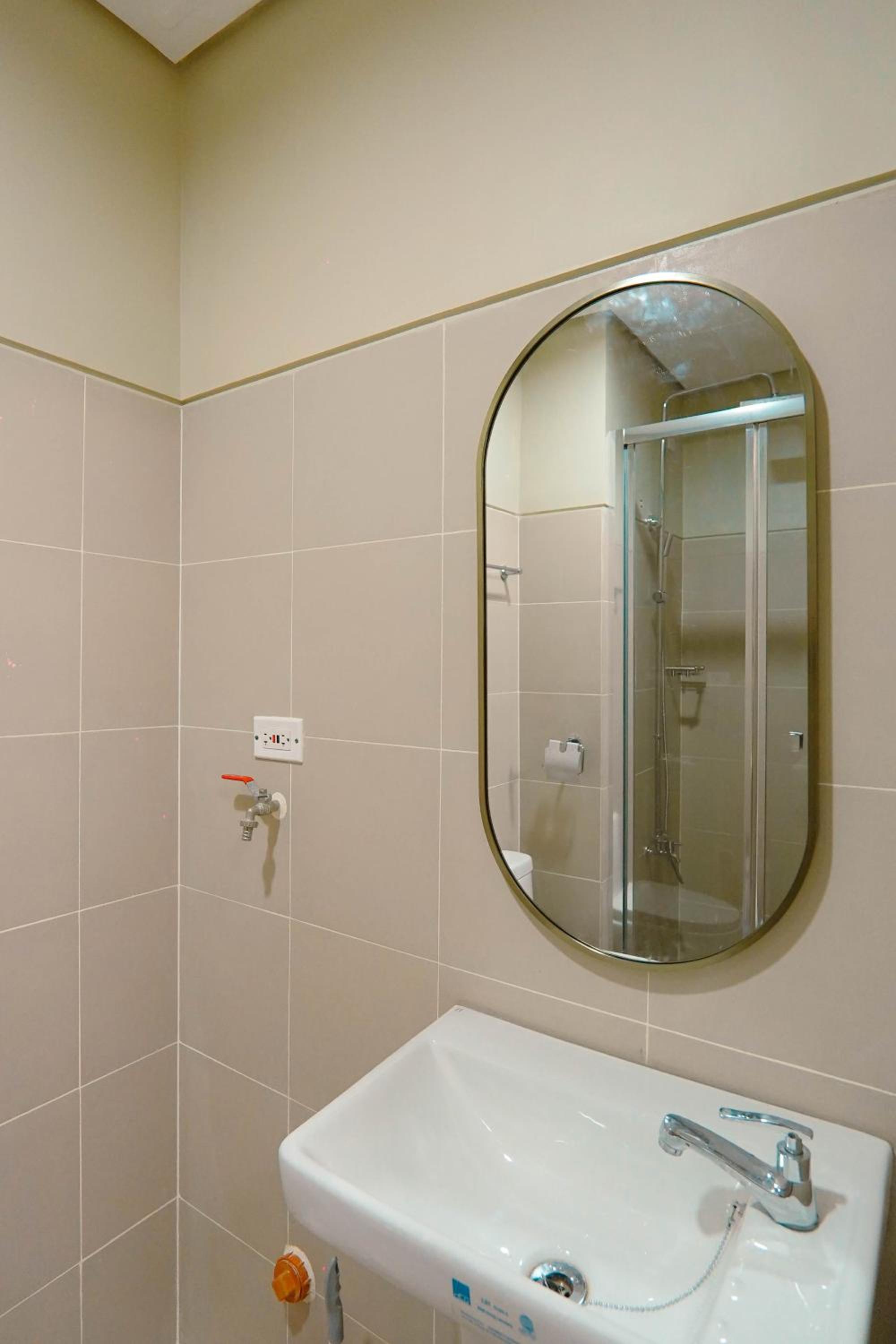 Casa Eleganza at Fame Residences - 1BR corner unit, CBD, Gym, Pool, WiFi, Great View view 3