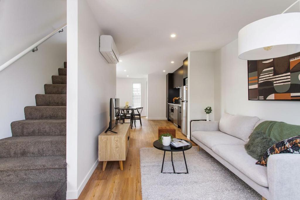 Quirky New Stylish Free Park view 5
