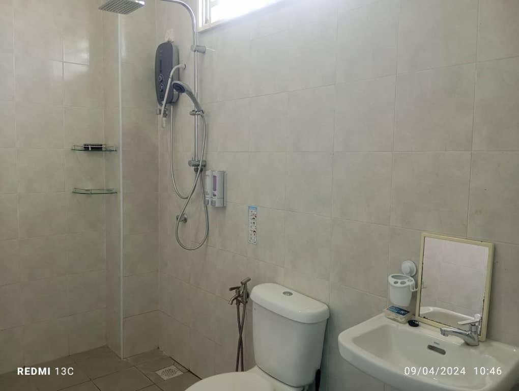 ReHeart Lovely home 4 rooms airconds with living hall aircond & free wifi photo 6