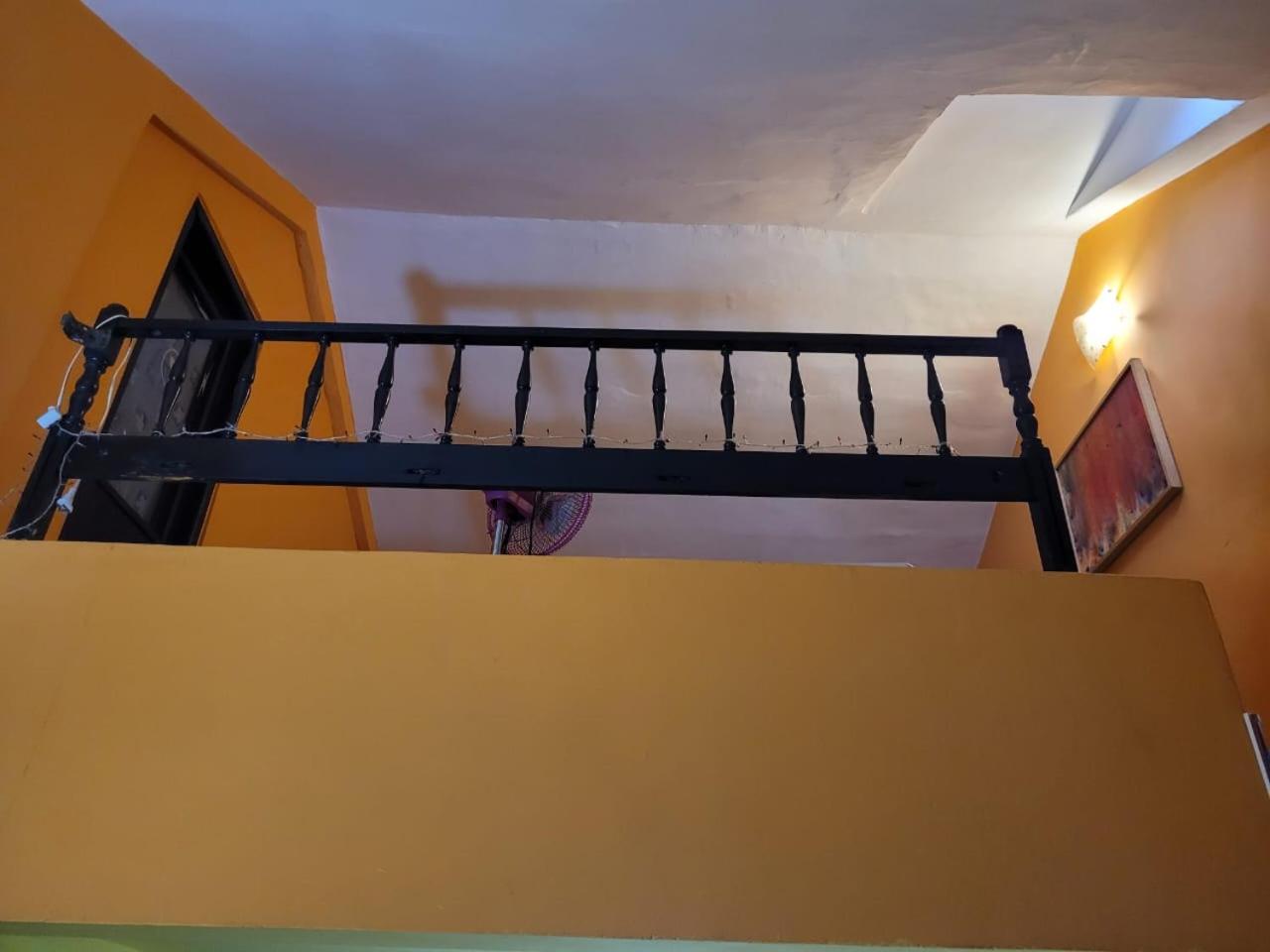 Casa Amarrilla