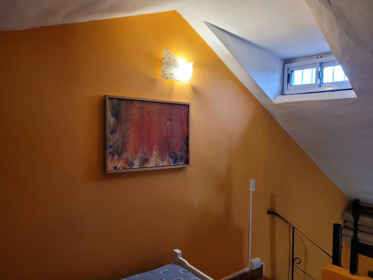 Casa Amarrilla