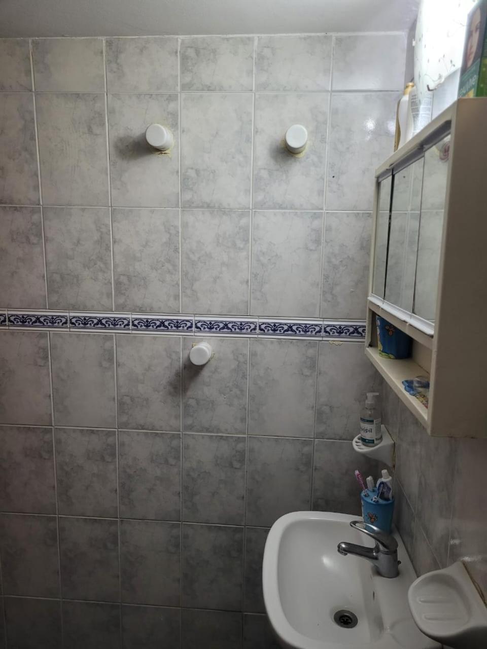 Casa Amarrilla
