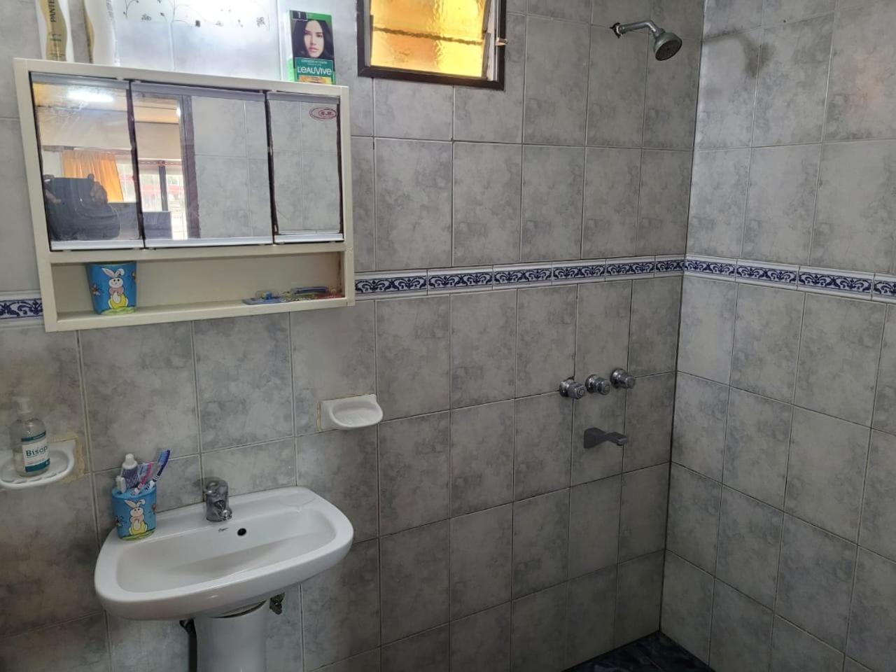 Casa Amarrilla