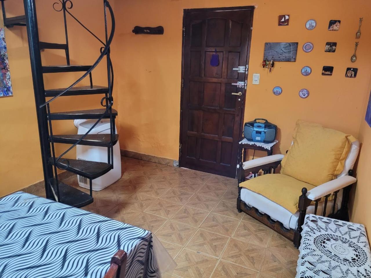 Casa Amarrilla