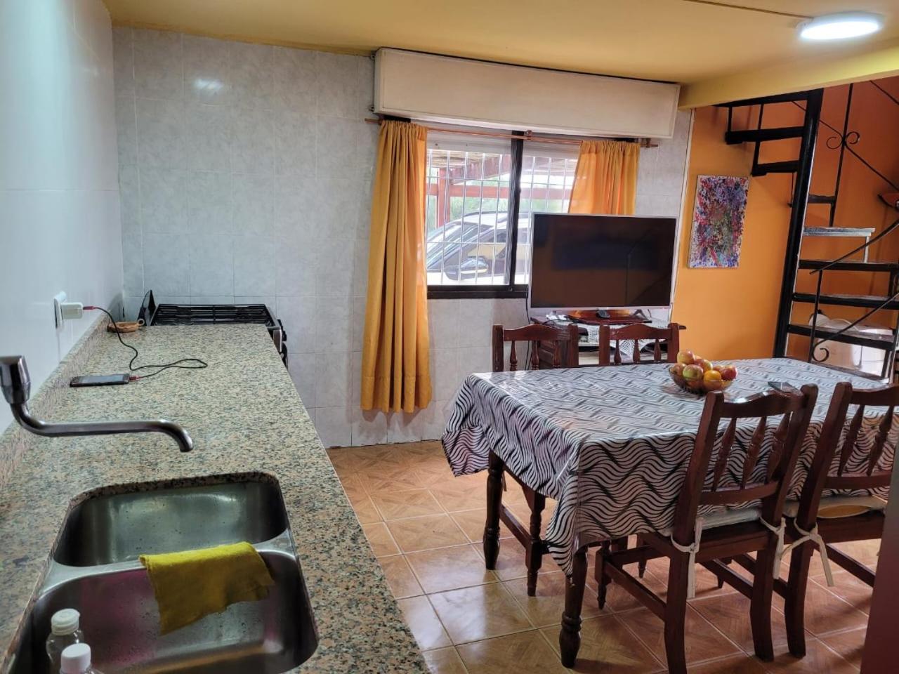 Casa Amarrilla