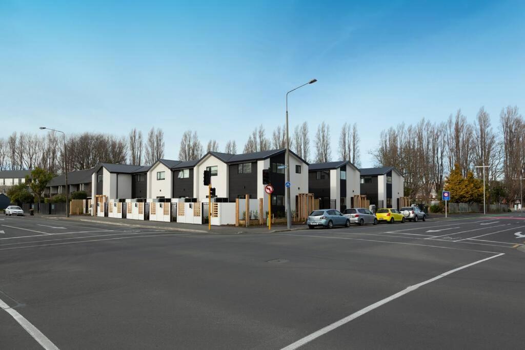 Exceptional Value For Money Sunny Warm 5 Mins CBD view 2