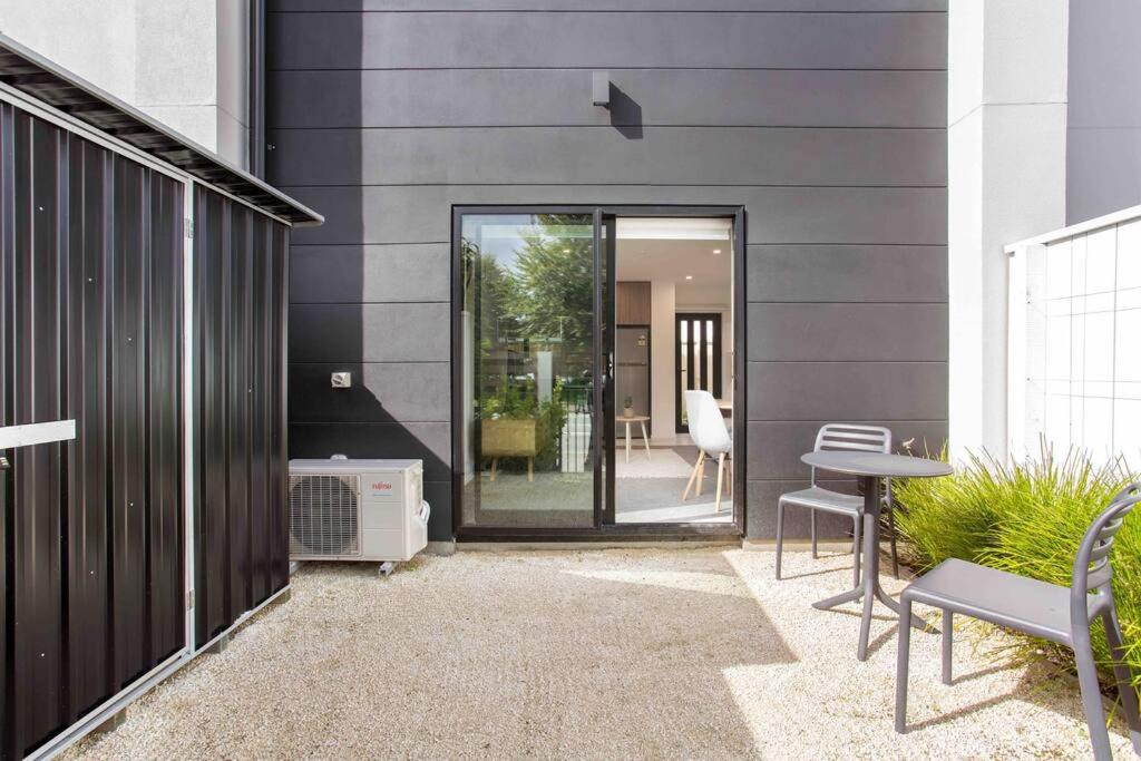 Exceptional Value For Money Sunny Warm 5 Mins CBD view 3