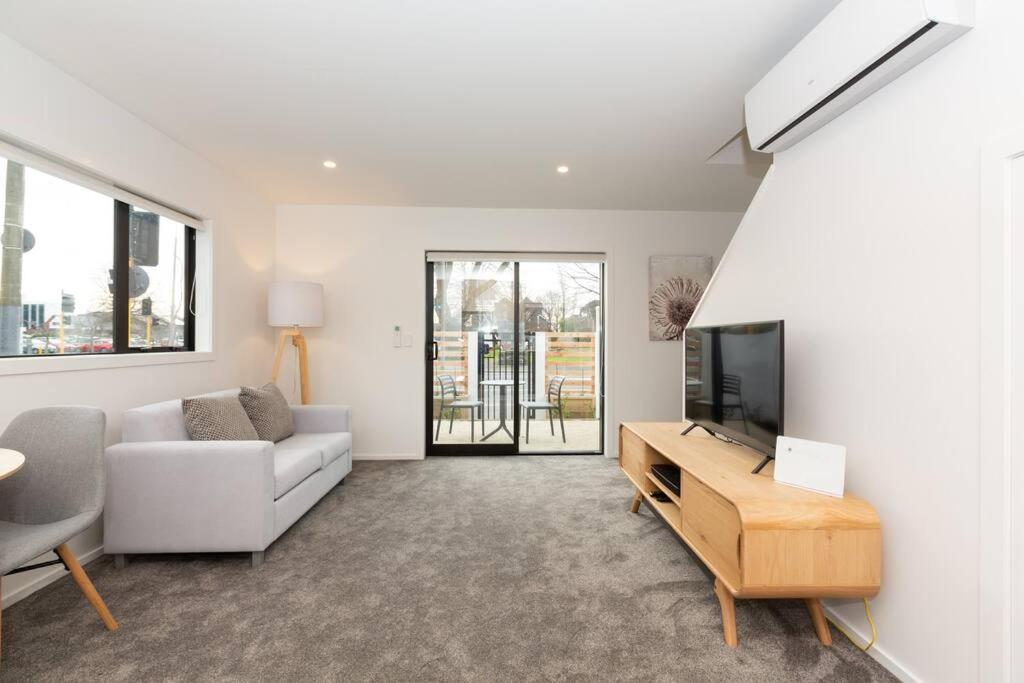 Exceptional Value For Money Sunny Warm 5 Mins CBD view 4