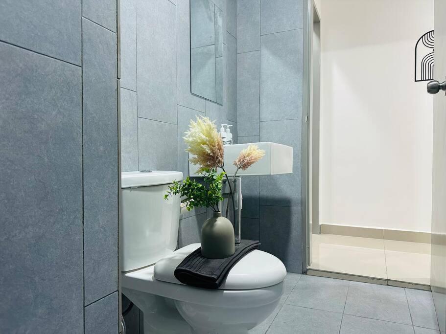MVD41#Family Suite 8pax 3 Rooms M Vertica Velocity Mall Cheras IKEA Mytown Short Walk to MRT & LRT Maluri