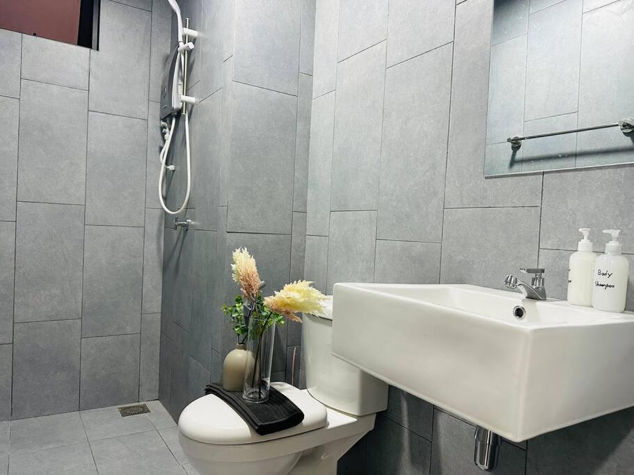 MVD41#Family Suite 8pax 3 Rooms M Vertica Velocity Mall Cheras IKEA Mytown Short Walk to MRT & LRT Maluri
