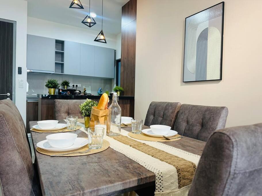 MVD41#Family Suite 8pax 3 Rooms M Vertica Velocity Mall Cheras IKEA Mytown Short Walk to MRT & LRT Maluri