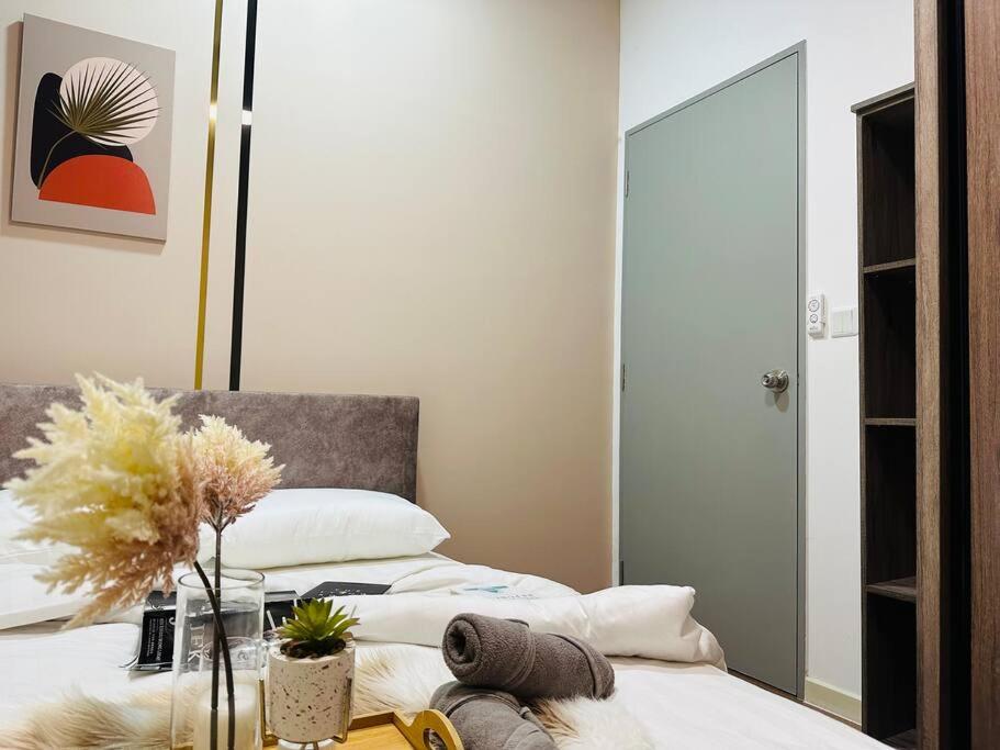 MVD41#Family Suite 8pax 3 Rooms M Vertica Velocity Mall Cheras IKEA Mytown Short Walk to MRT & LRT Maluri