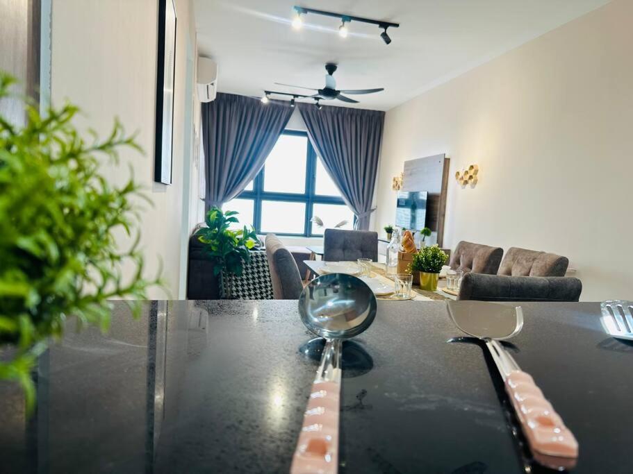 MVD41#Family Suite 8pax 3 Rooms M Vertica Velocity Mall Cheras IKEA Mytown Short Walk to MRT & LRT Maluri