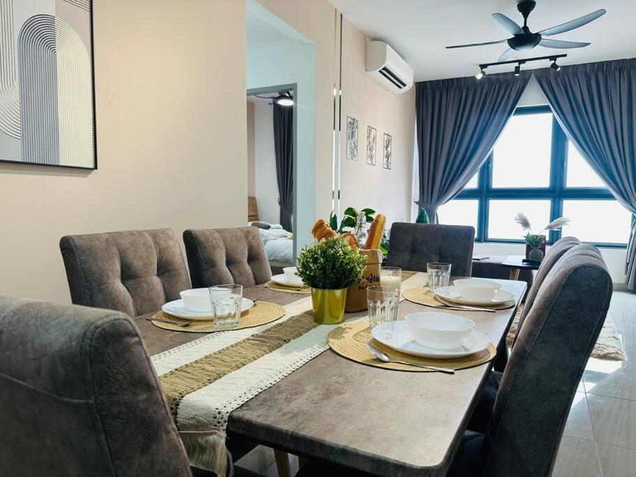 MVD41#Family Suite 8pax 3 Rooms M Vertica Velocity Mall Cheras IKEA Mytown Short Walk to MRT & LRT Maluri