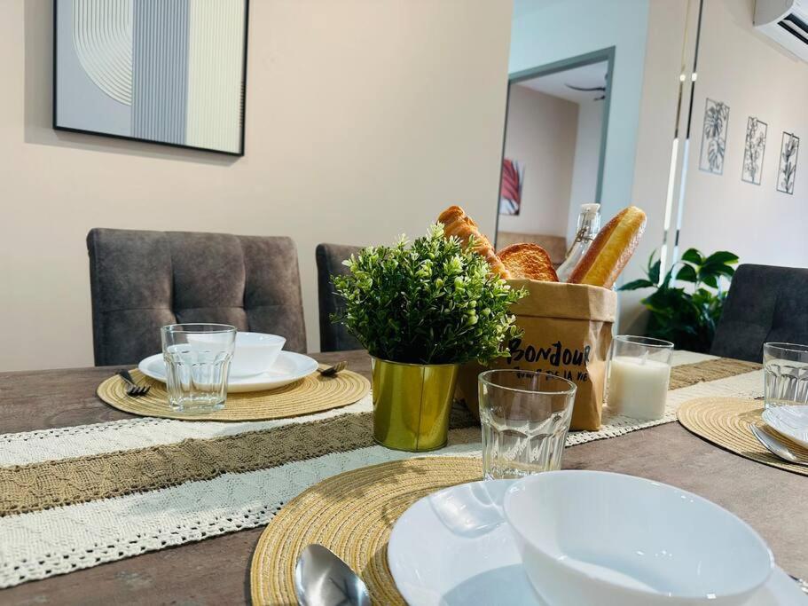 MVD41#Family Suite 8pax 3 Rooms M Vertica Velocity Mall Cheras IKEA Mytown Short Walk to MRT & LRT Maluri