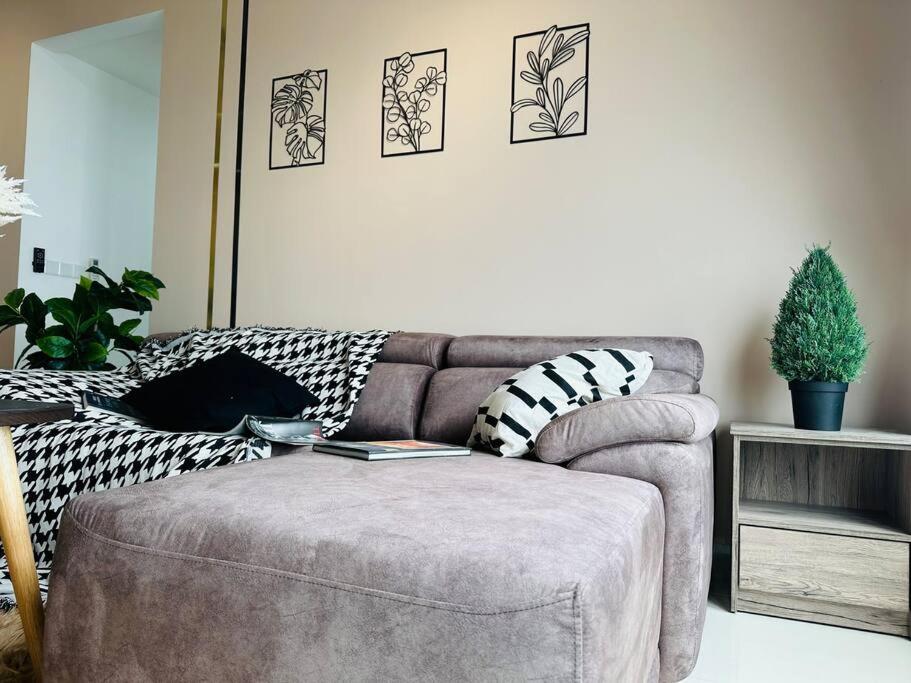 MVD41#Family Suite 8pax 3 Rooms M Vertica Velocity Mall Cheras IKEA Mytown Short Walk to MRT & LRT Maluri