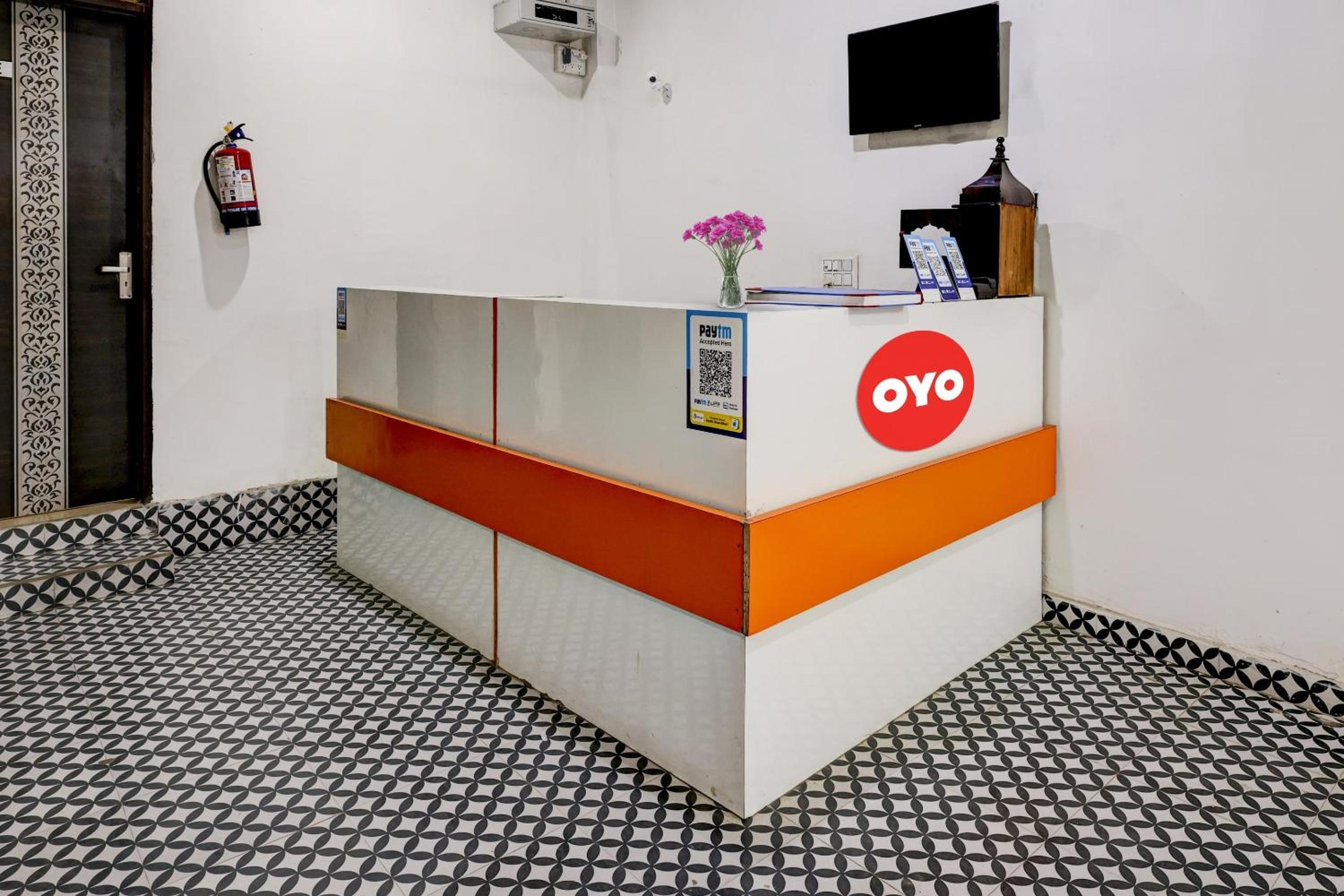 Lobby & Reception