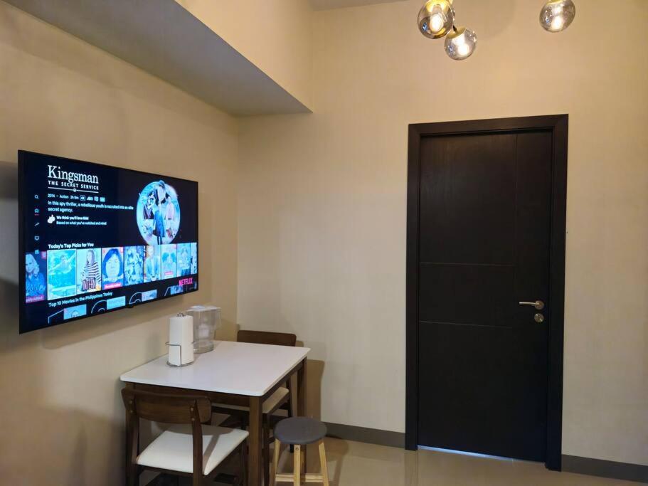 Modern & New, Work Desk, Fast Internet, Balcony view 4