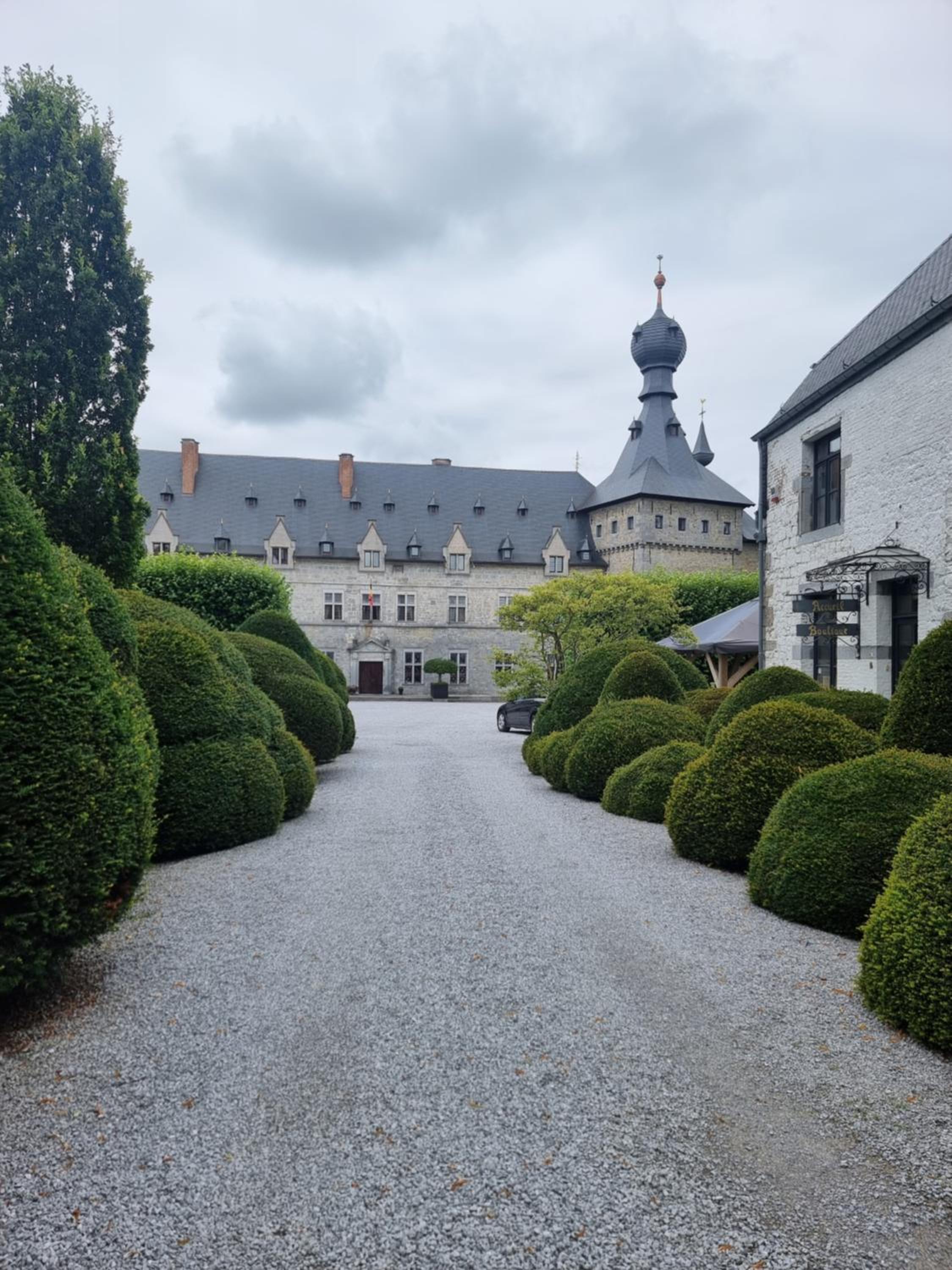 groot authentiek en charmante woning, 250 vierkante meter, panoramisch vergezicht, zonsondergang, dicht bij Dinant, Maredsous en Namen