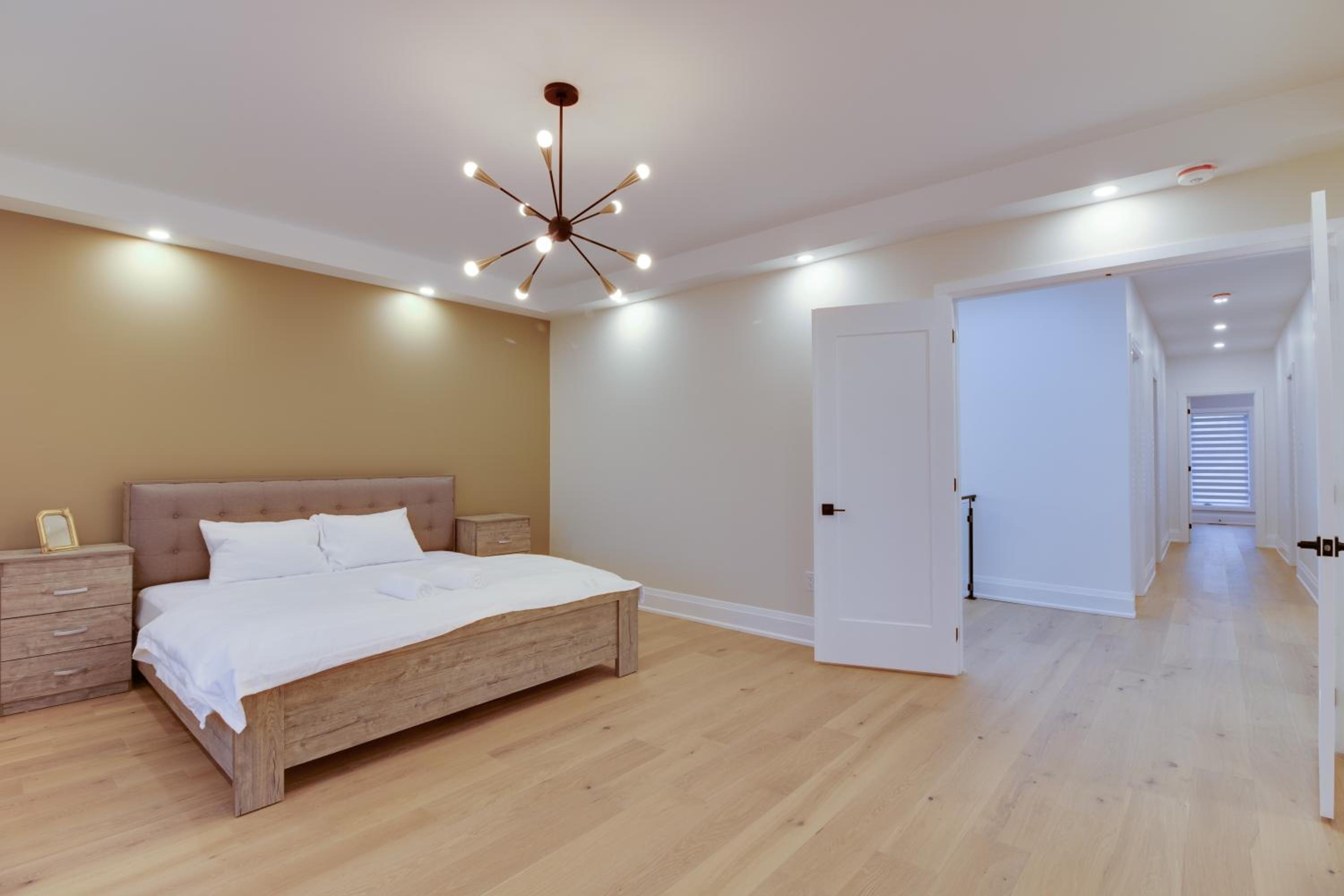 Luxury House In Scarborough