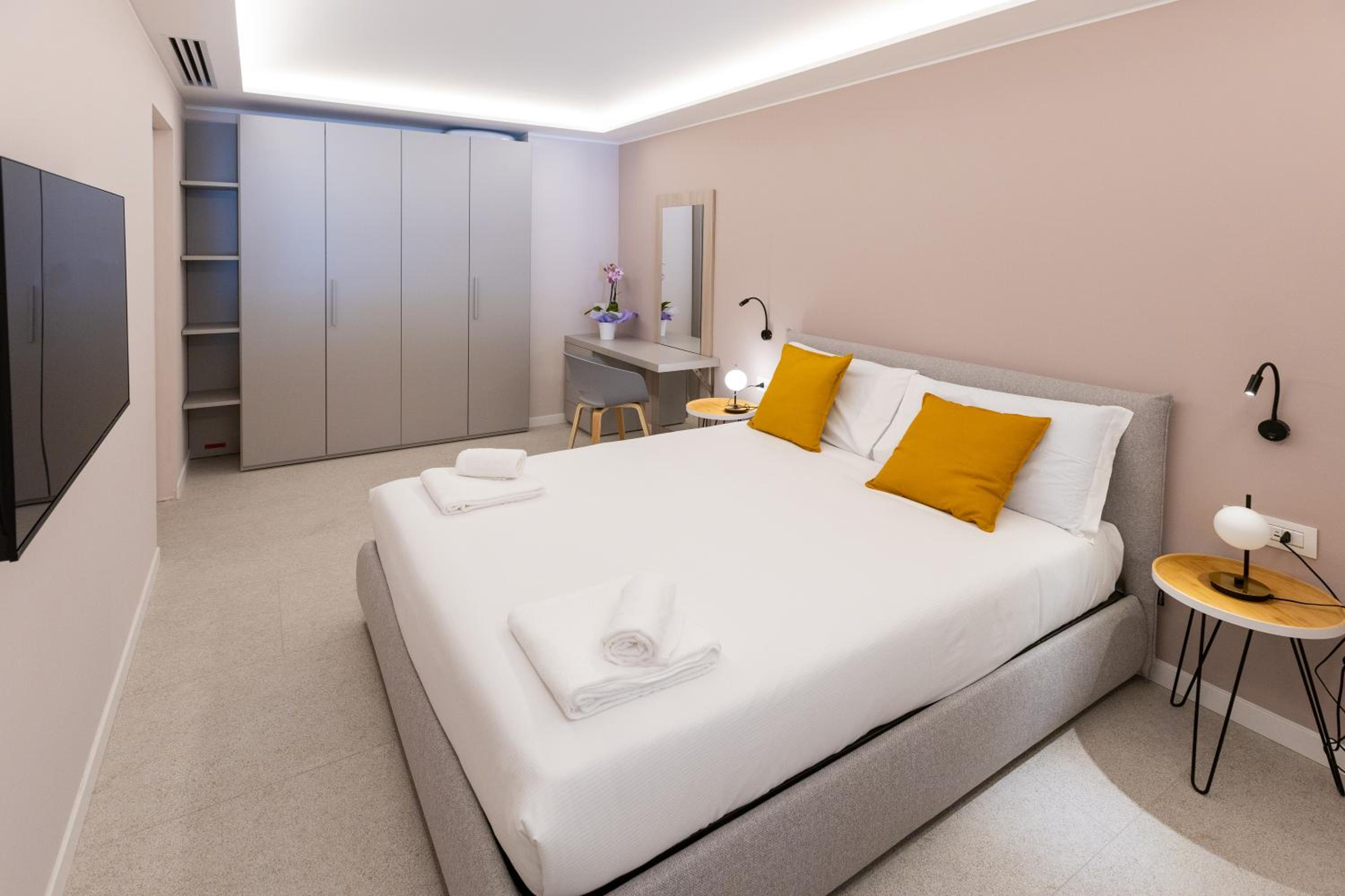 HOMEY I Teatro Romano Apartments