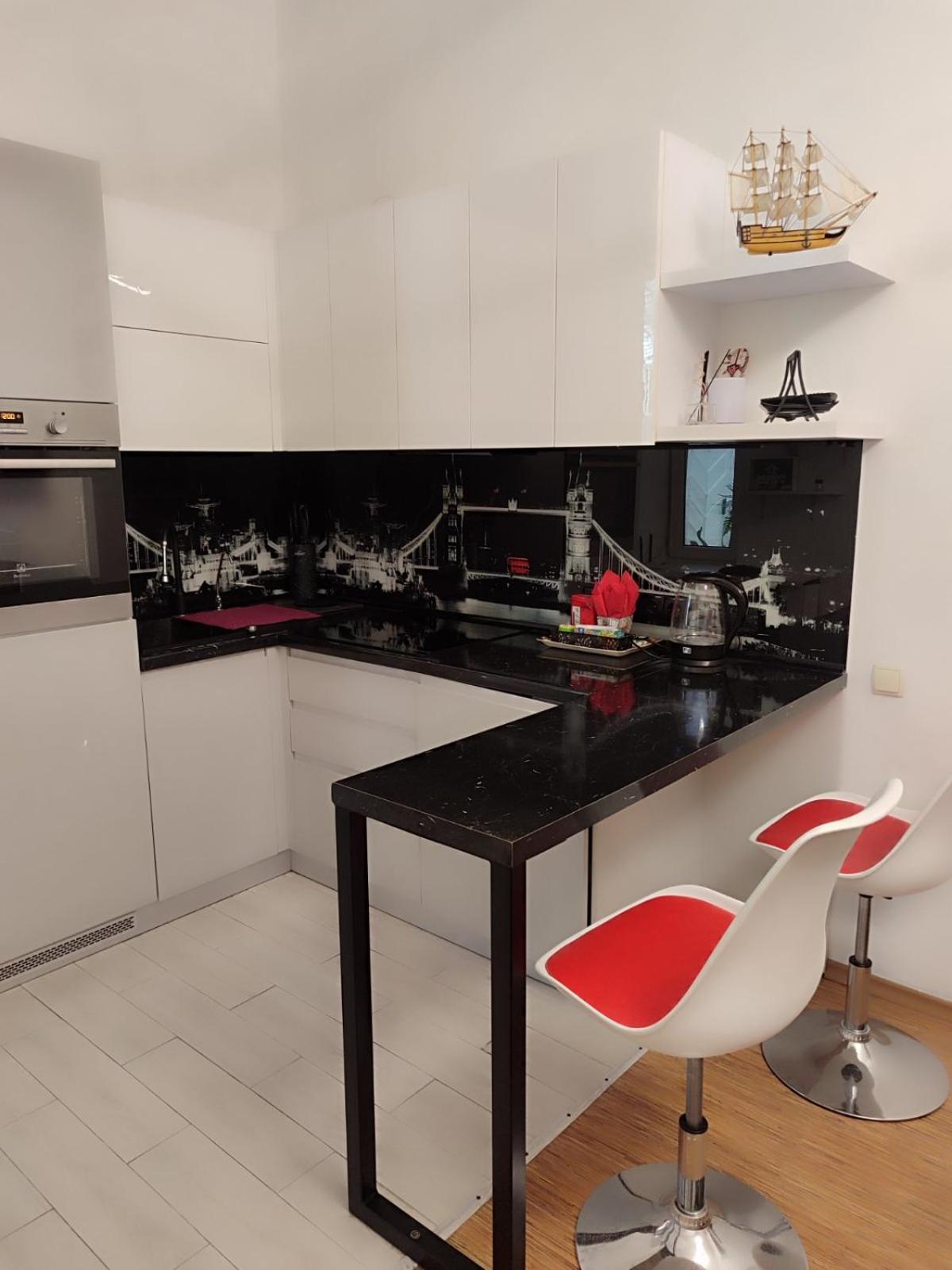 London Apartment, Odessa view 2