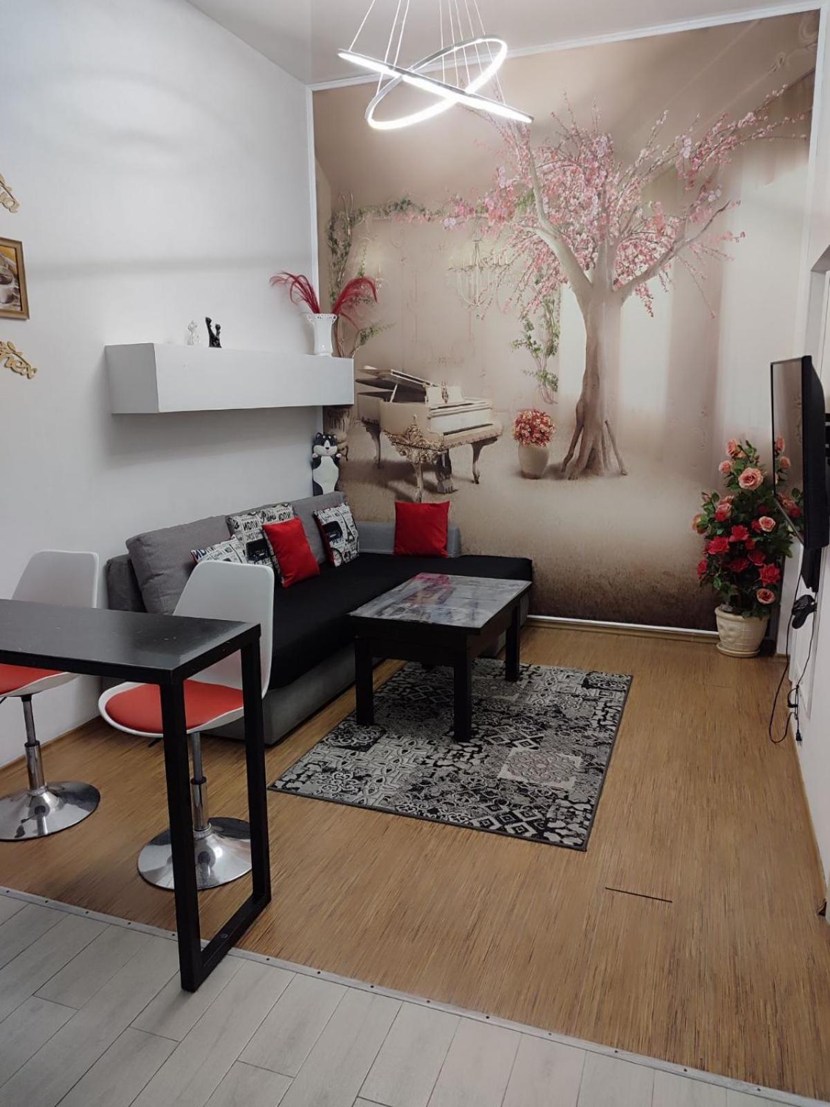 London Apartment, Odessa view 3