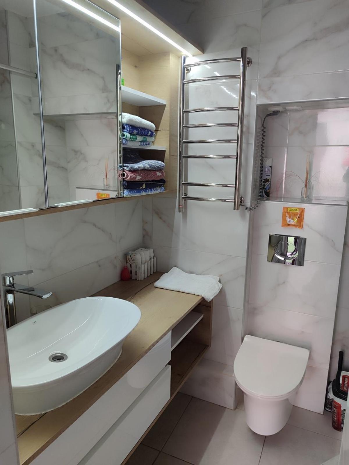 London Apartment, Odessa view 5