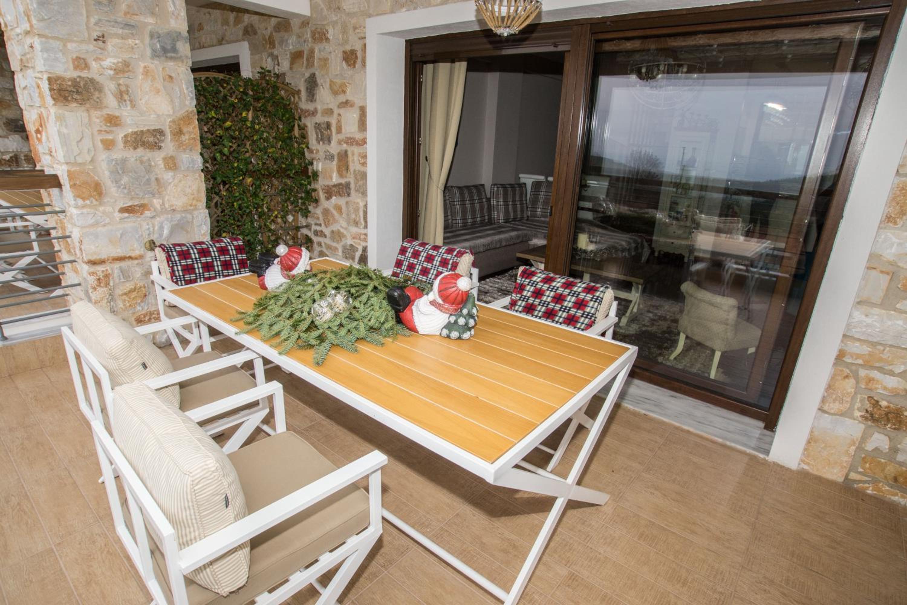 Evmorfes Villas