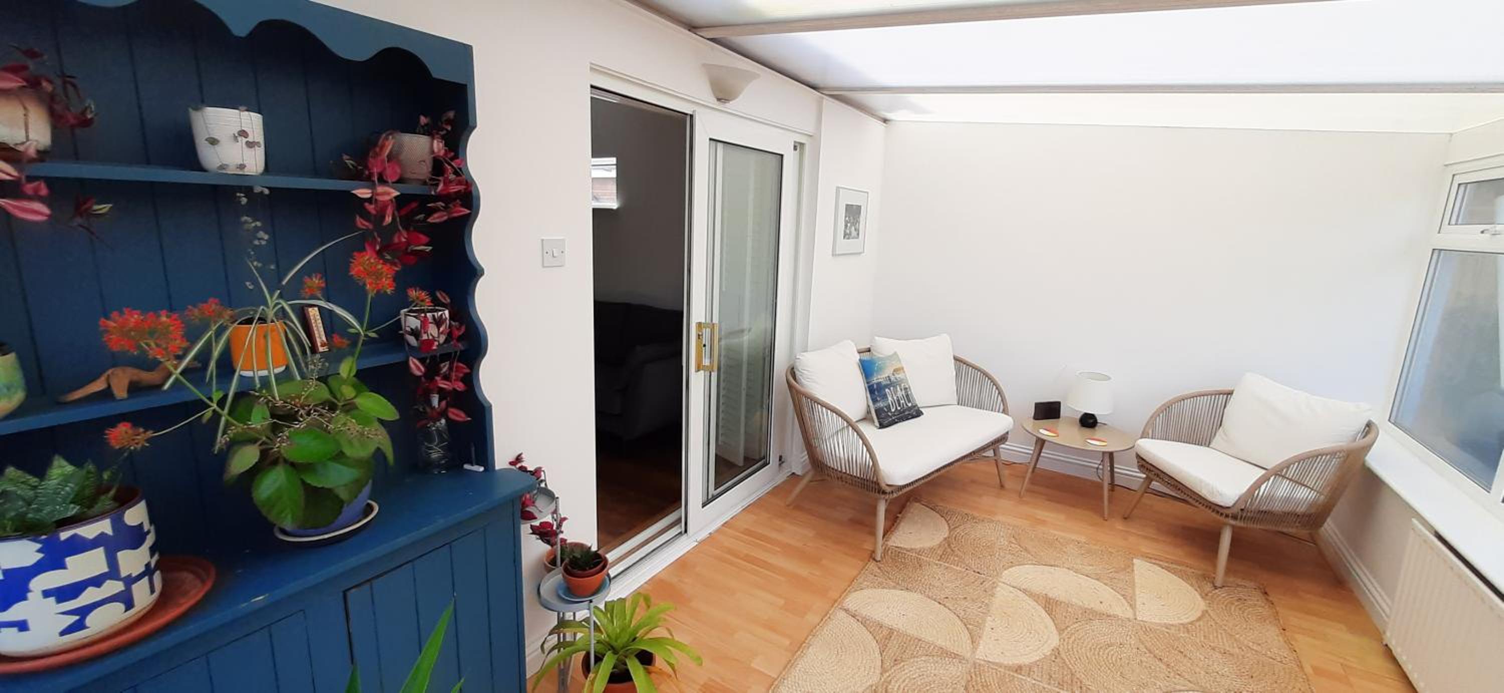 3-Bedroom Family Home. Just 5 Mins From The Beach! view 2