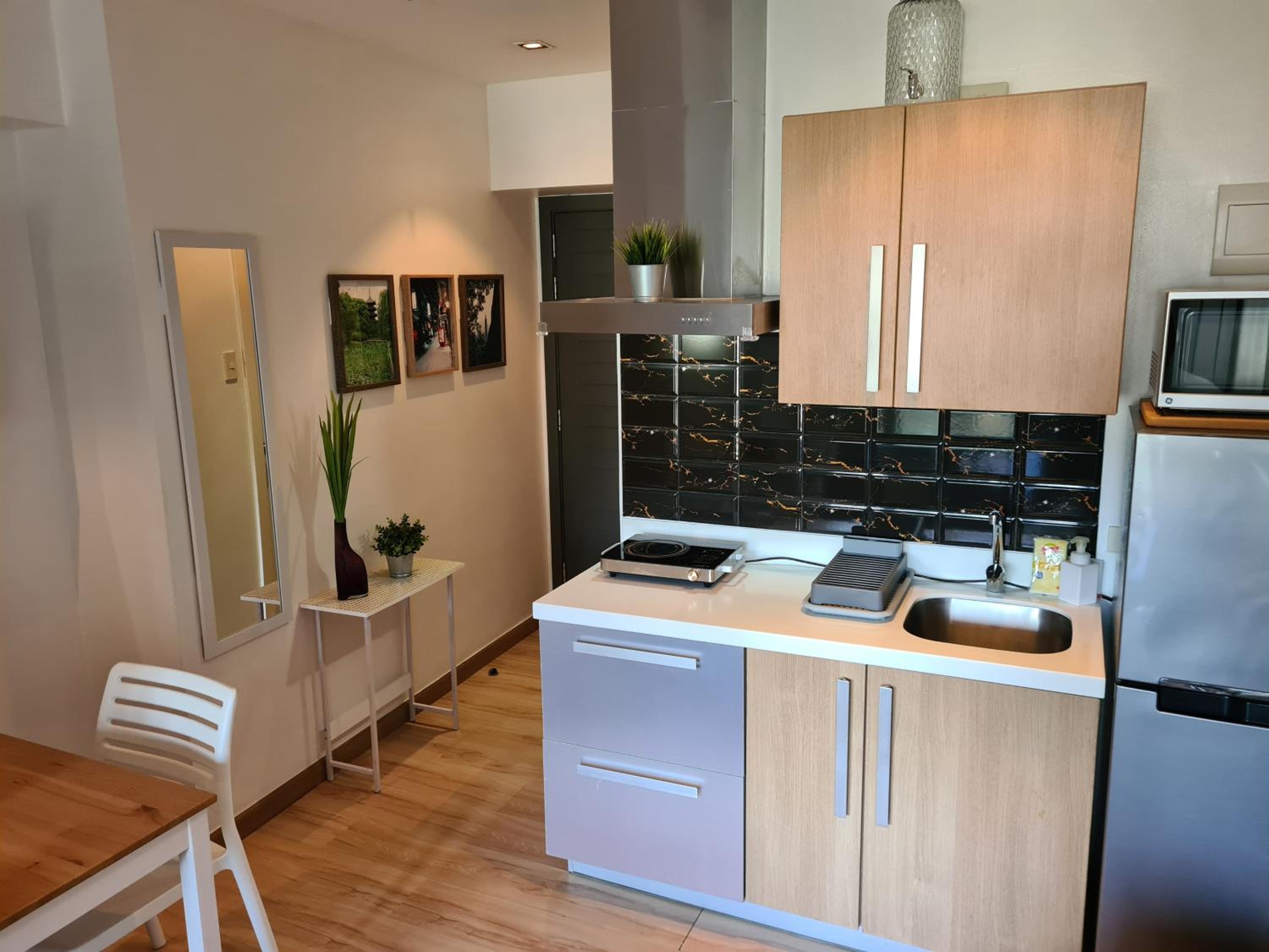 Scandi Inspired Studio in Knightsbridge, Makati view 5