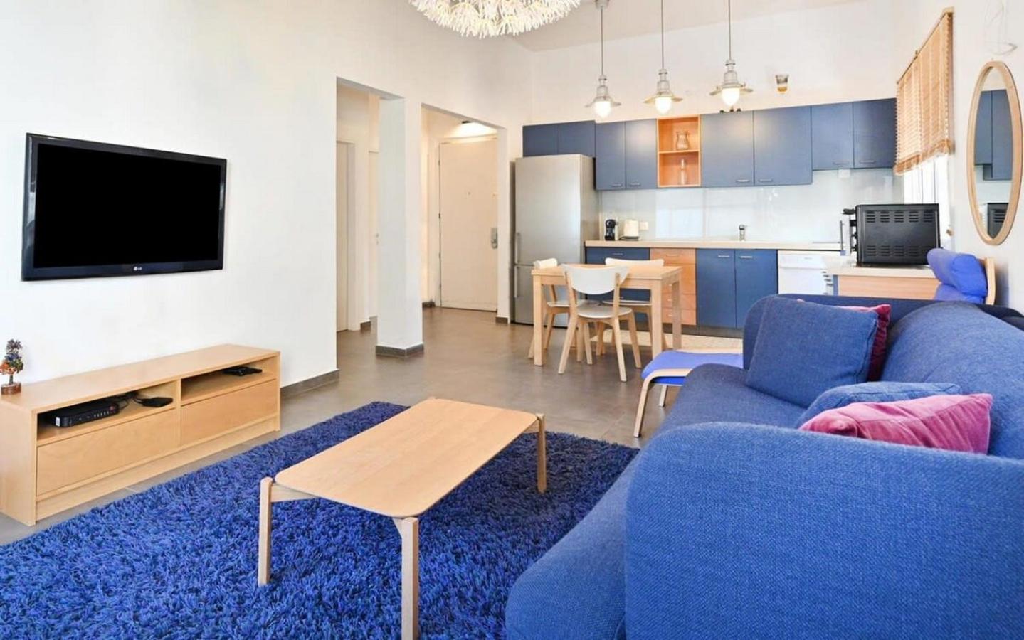 Dizengoff Area 2BR by HolyGuest view 2