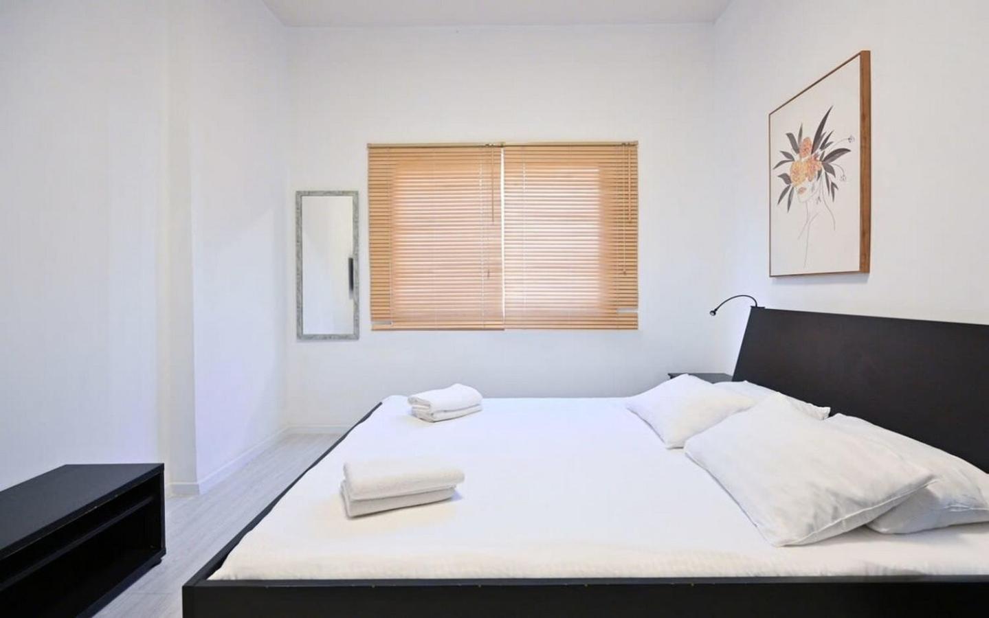 Dizengoff Area 2BR by HolyGuest view 4