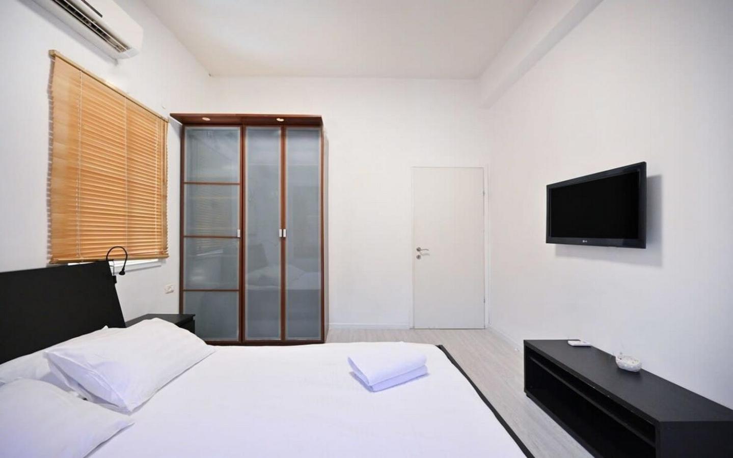 Dizengoff Area 2BR by HolyGuest view 5
