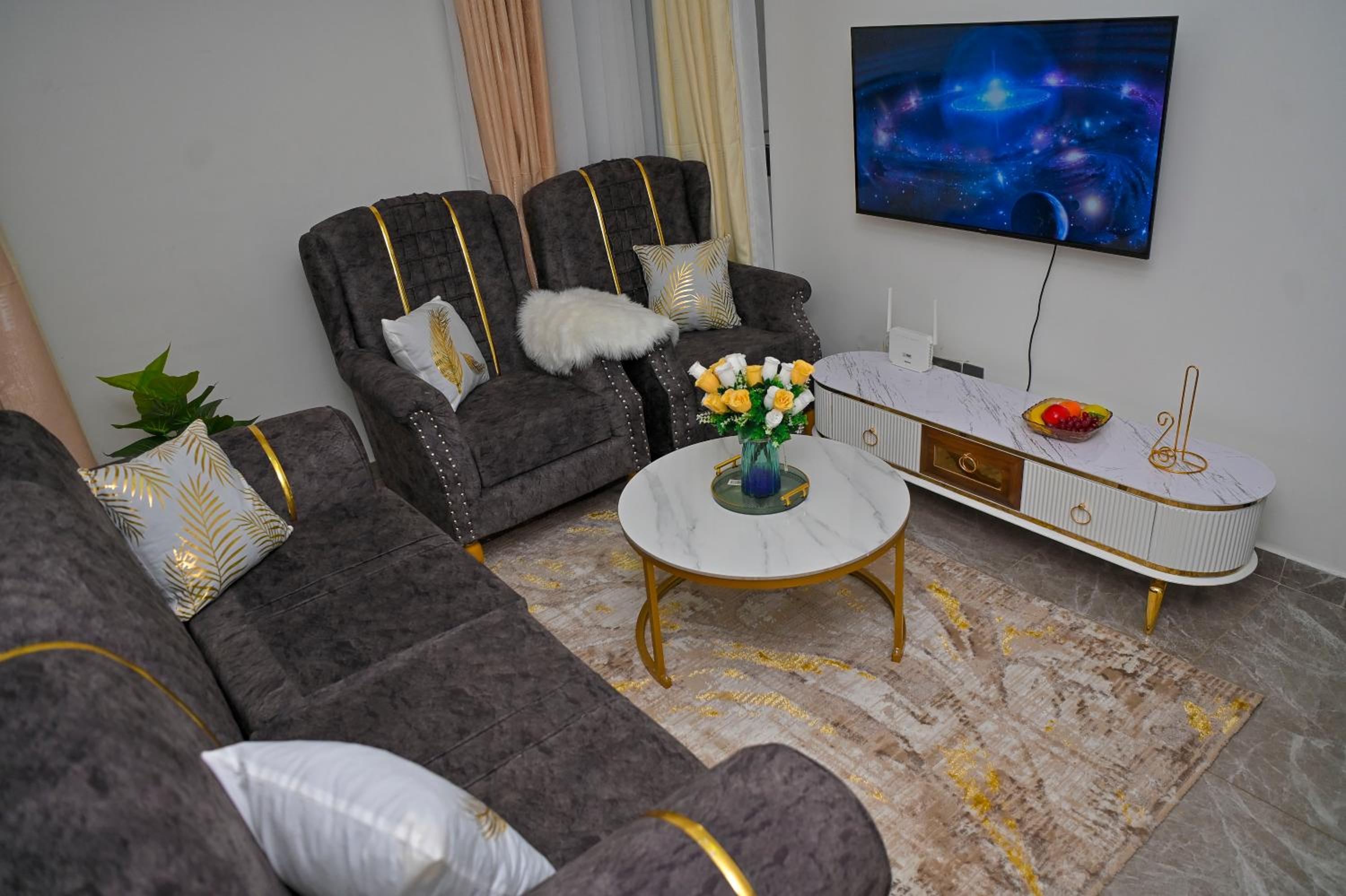 Luxurious 1Bedroom in Kilimani, Equipped gym, Serviced lift, Speedy Wifi, Garden Views, Kids play area, Proximity to yaya centre shopping malls, restaurant view 2
