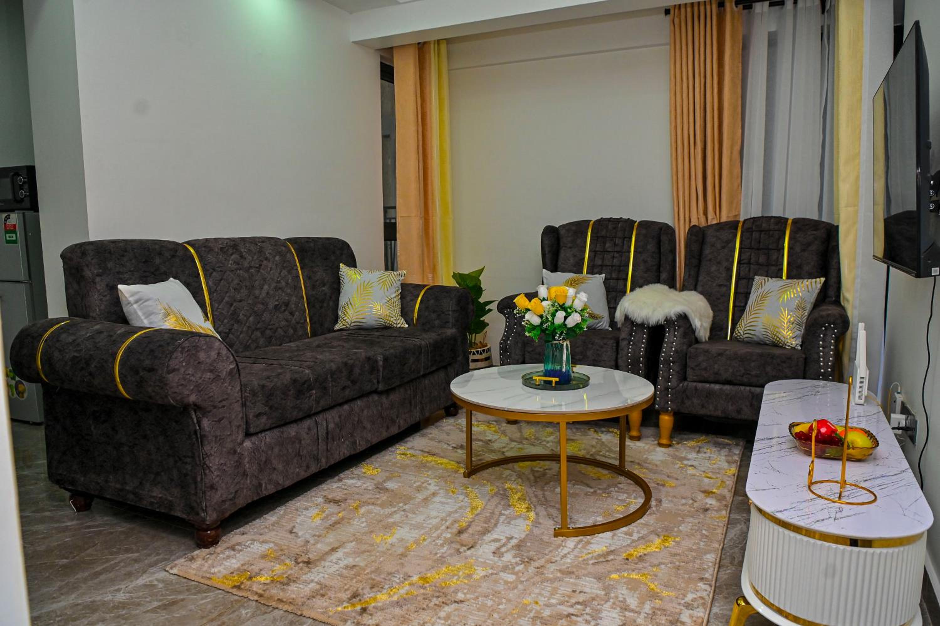 Luxurious 1Bedroom in Kilimani, Equipped gym, Serviced lift, Speedy Wifi, Garden Views, Kids play area, Proximity to yaya centre shopping malls, restaurant view 3