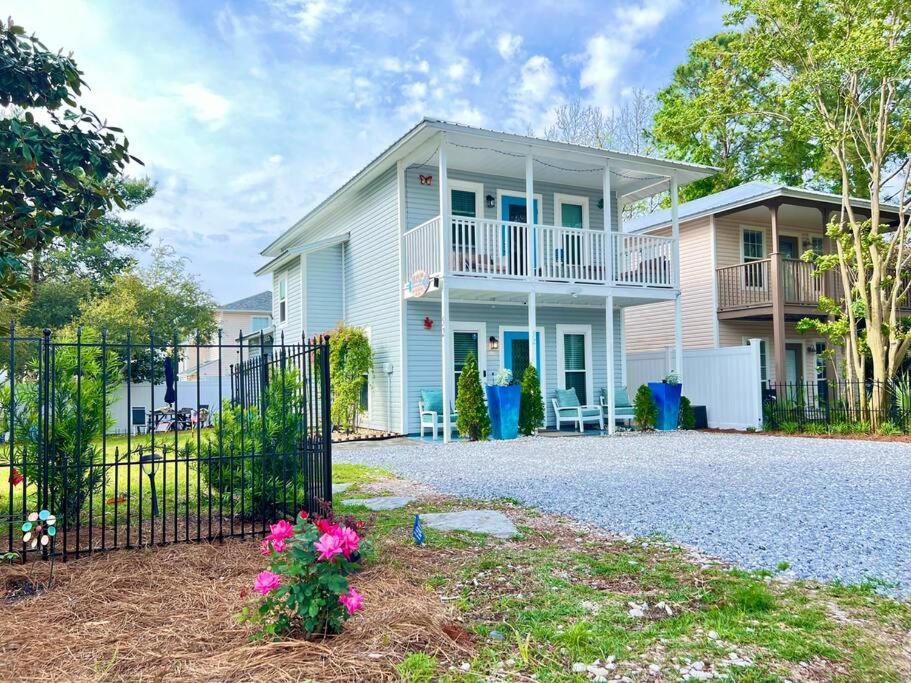 BlueBeachDoor House All Actions near Beach Snowbirds Pet Kids Friendly view 2