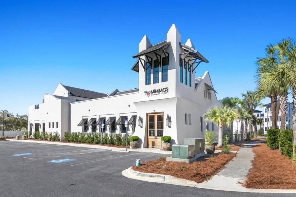 BlueBeachDoor House All Actions near Beach Snowbirds Pet Kids Friendly view 3