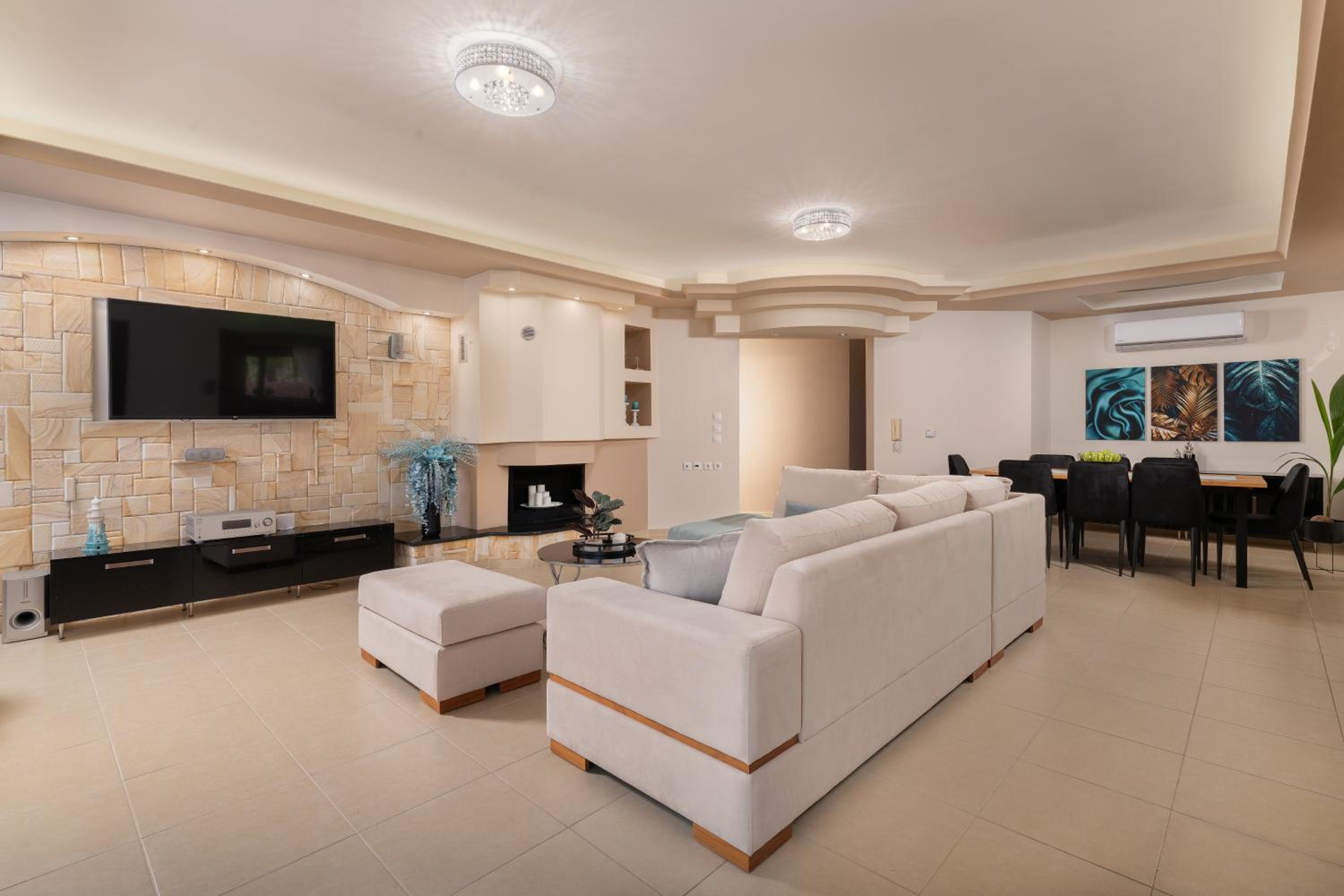 Amarilia House
