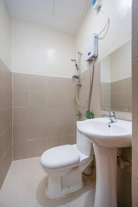 3BR Furnished House Near Cebu IT Park with Parking, Fast WiFi, Netflix and More view 2