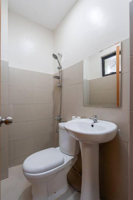 3BR Furnished House Near Cebu IT Park with Parking, Fast WiFi, Netflix and More view 4