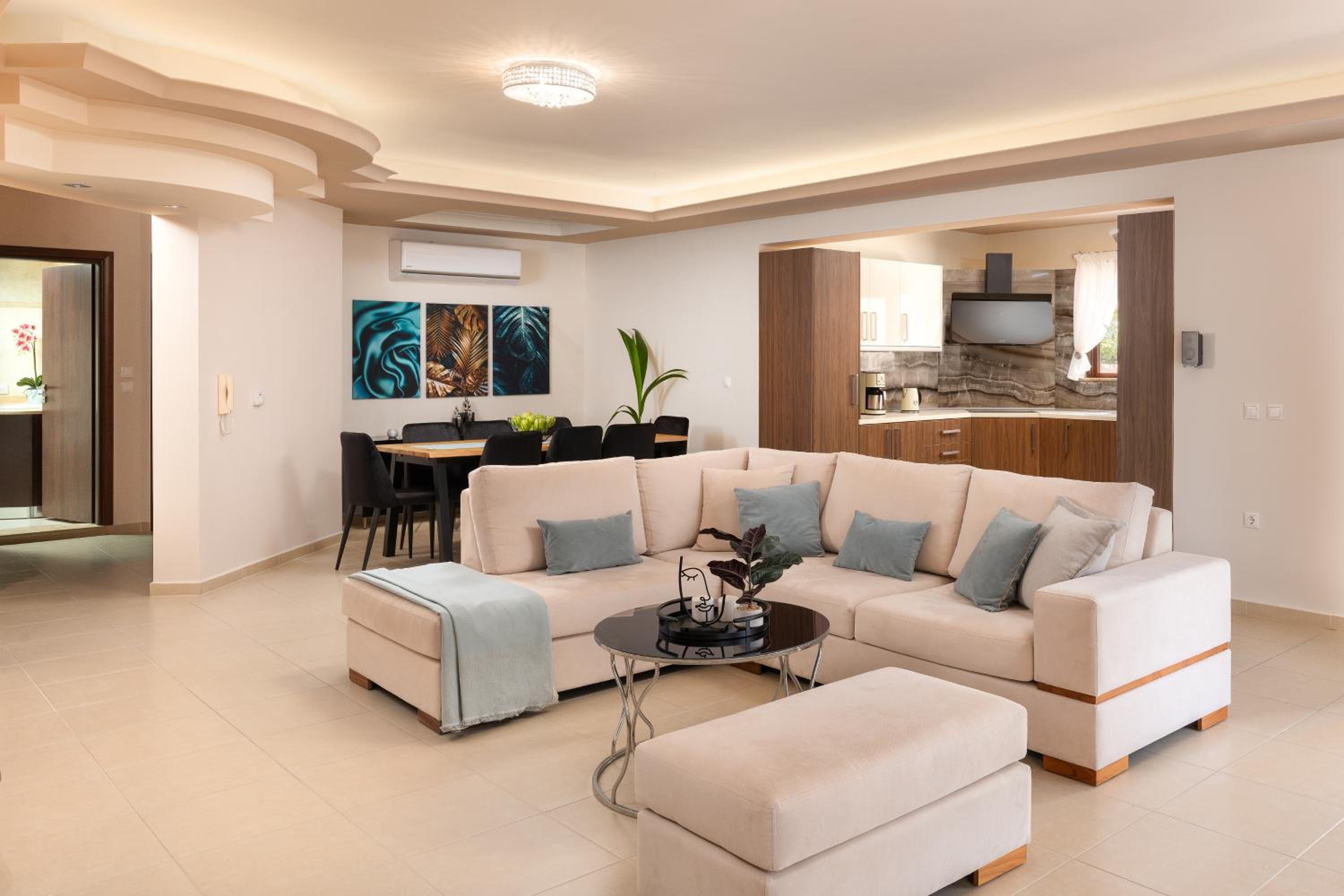 Amarilia House
