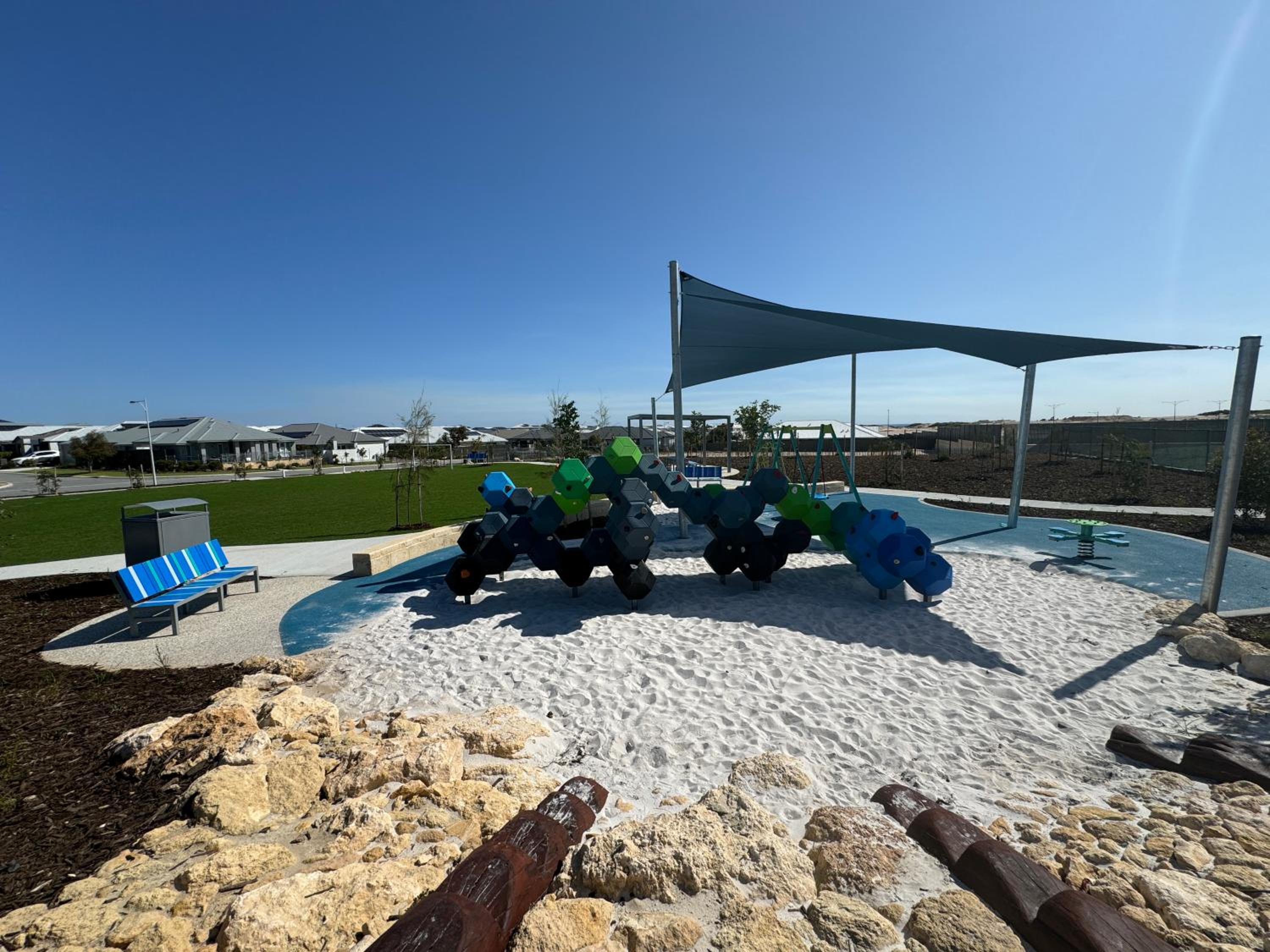 Modern Stylish 4 bed 2b House close to the beach, whole home !!
