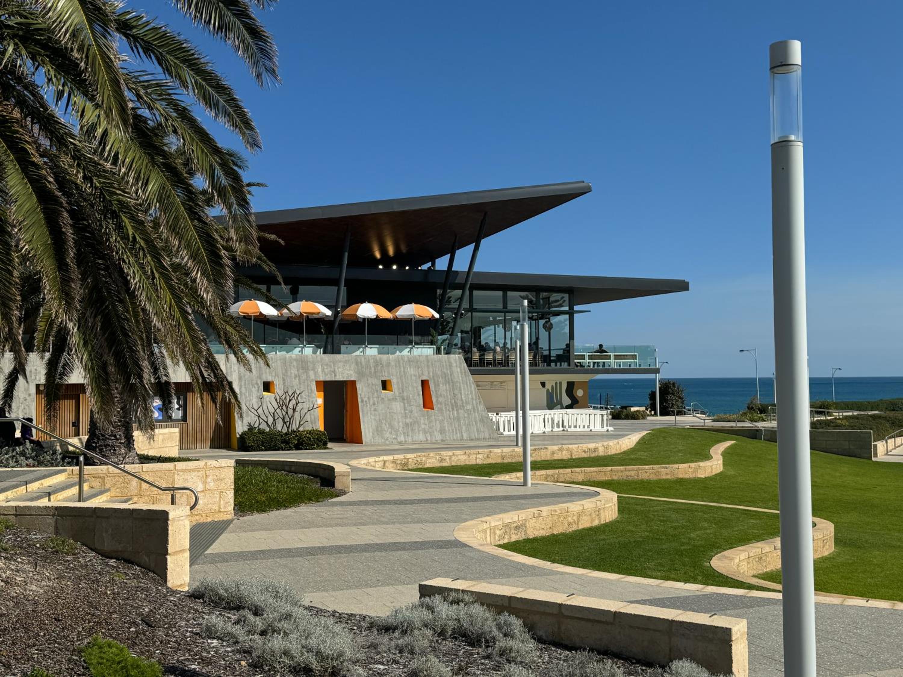 Modern Stylish 4 bed 2b House close to the beach, whole home !!