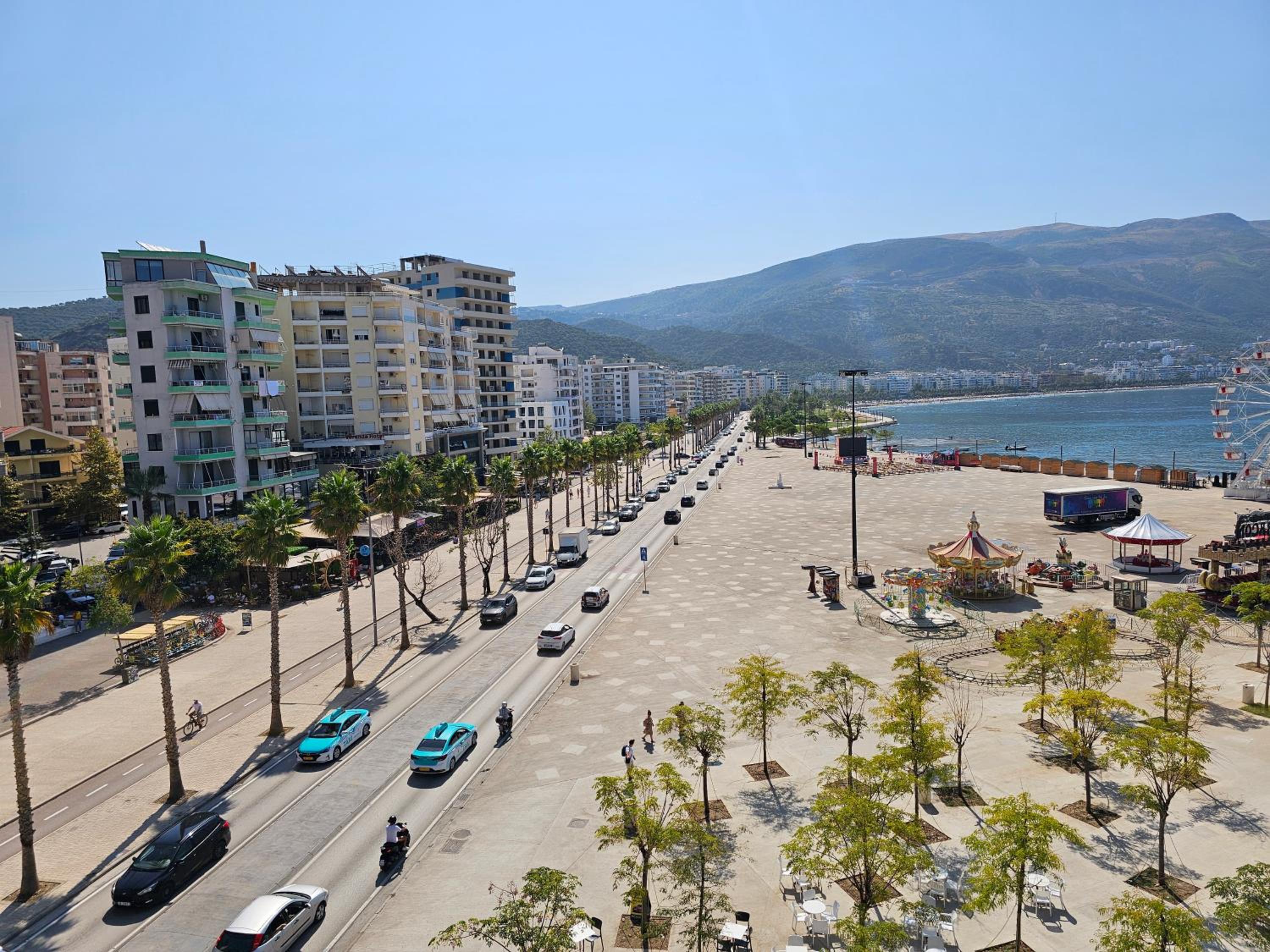 Holiday 2-Bed Apartment SeaView